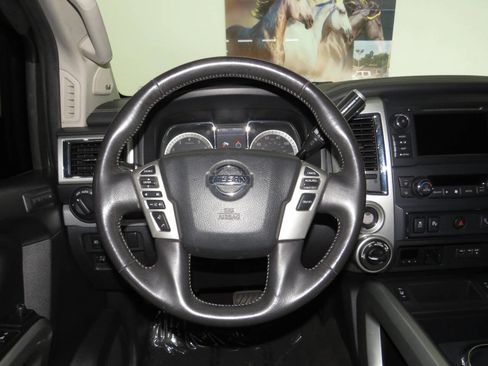 Used 2019 Nissan Titan PRO-4X w/ Pro-4x Convenience Package AWD/4WD image 14
