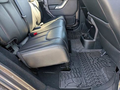 Used 2016 Jeep Wrangler Unlimited Rubicon image 21