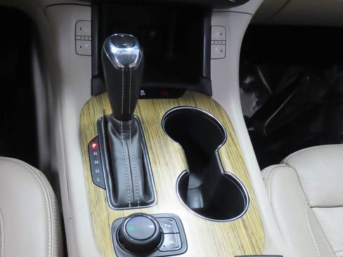 Used 2018 GMC Acadia Denali w/ Technology Package FWD image 13