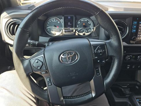 Used 2019 Toyota Tacoma TRD Off-Road AWD/4WD image 8