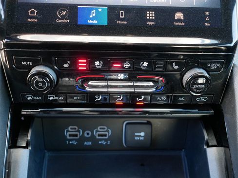 Used 2024 Jeep Grand Cherokee L Overland w/ Advanced Protech Group III image 23