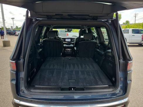 Used 2024 Jeep Wagoneer Series III AWD/4WD image 6