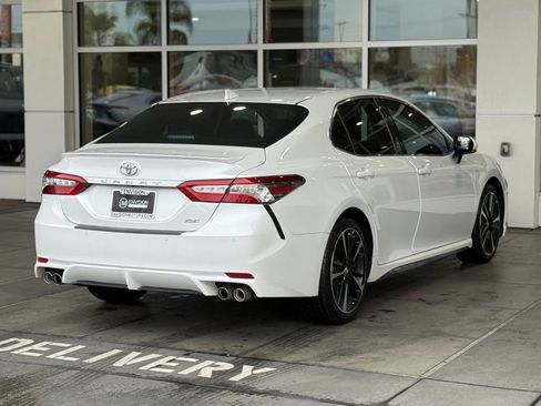 Used 2018 Toyota Camry XSE image 11