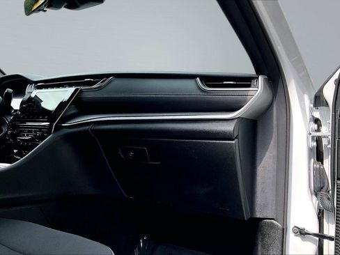 Certified 2025 Jeep Grand Cherokee Laredo X w/ Luxury Tech Group I AWD/4WD image 18