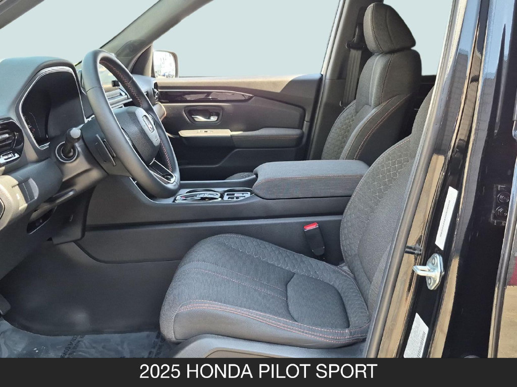 Used 2025 Honda Pilot Sport image 14