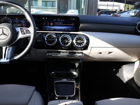 Used 2025 Mercedes-Benz CLA 250 image 23