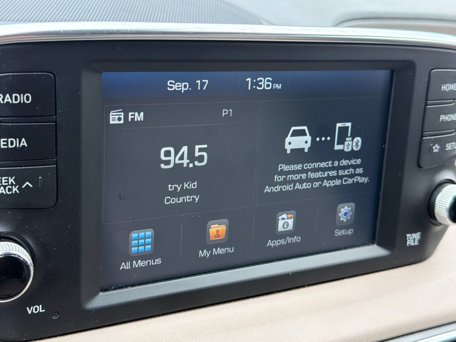Used 2019 Hyundai Santa Fe SEL FWD image 17