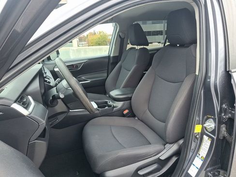 Used 2020 Toyota RAV4 LE image 15