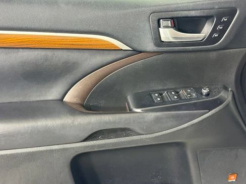 Used 2018 Toyota Highlander Limited FWD image 15