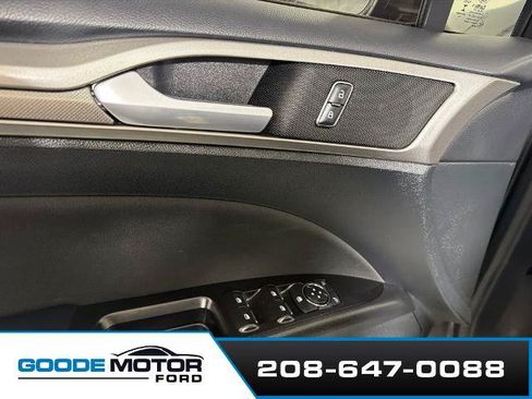 Certified 2017 Ford Fusion SE FWD image 9