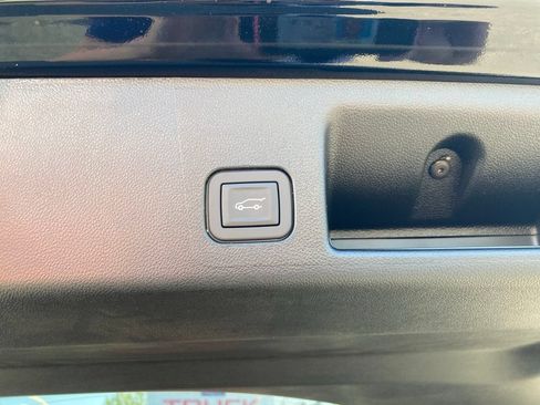 New 2025 Chevrolet Equinox EV RS w/ Convenience Package II FWD image 19