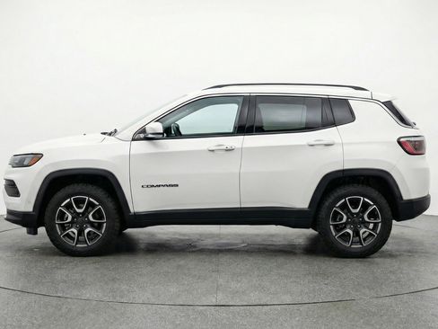 Used 2025 Jeep Compass Trailhawk image 5