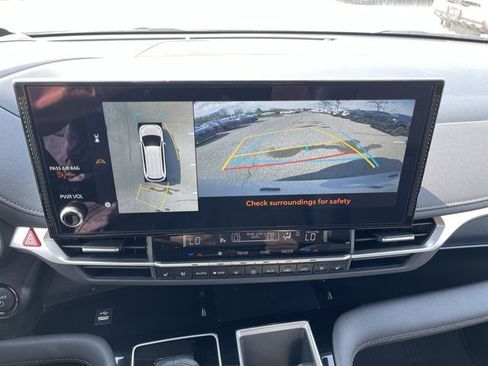 New 2026 Toyota Sienna Platinum AWD/4WD image 18