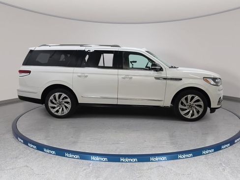 Certified 2024 Lincoln Navigator L Reserve AWD/4WD image 4