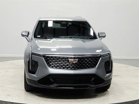Used 2024 Cadillac XT4 Premium Luxury image 2