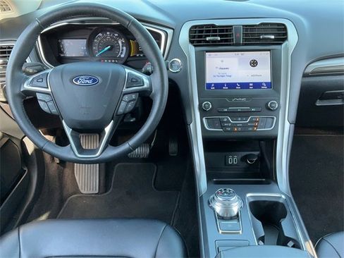 Used 2020 Ford Fusion SEL image 12