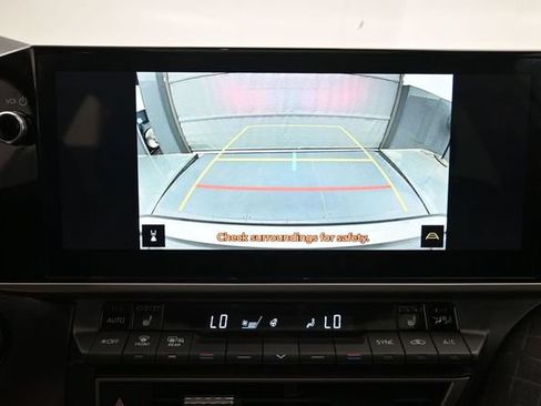 Used 2025 Toyota Camry XLE AWD/4WD image 19