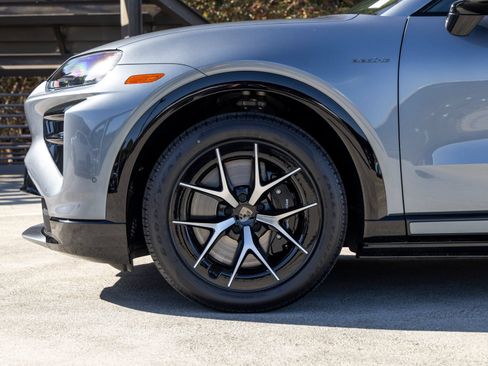 New 2026 Porsche Cayenne Turbo AWD/4WD image 13