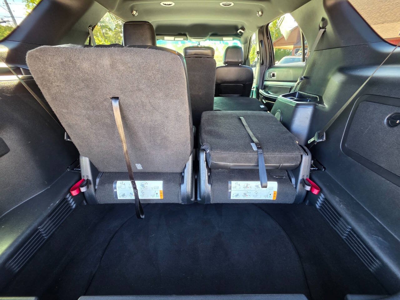 Used 2017 Ford Explorer XLT w/ Equipment Group 202A FWD image 25