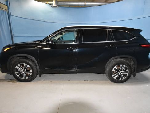 Used 2022 Toyota Highlander XLE AWD/4WD image 30