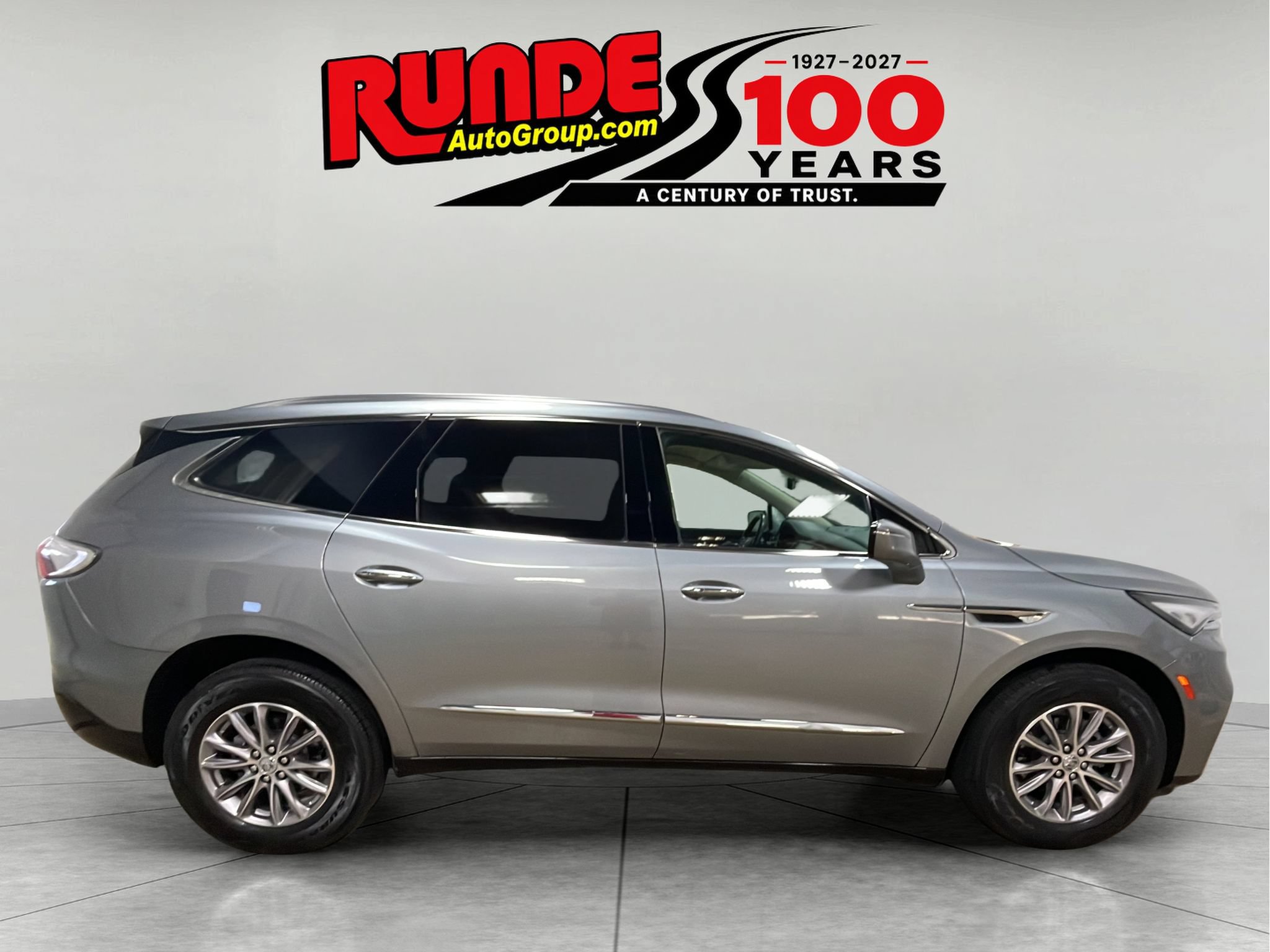 Used 2023 Buick Enclave Essence AWD/4WD image 6