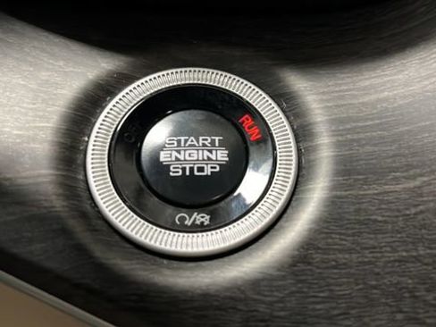 Used 2025 Jeep Grand Cherokee L Limited AWD/4WD image 35