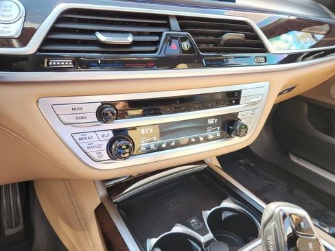 Used 2022 BMW 750i xDrive 750i xDrive w/ Executive Package image 30