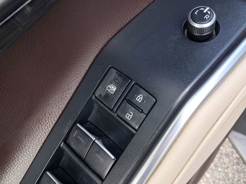 Used 2022 Toyota Highlander Platinum AWD/4WD image 13