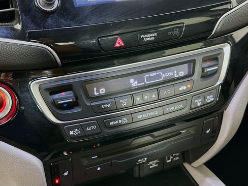 Used 2019 Honda Pilot Touring image 24