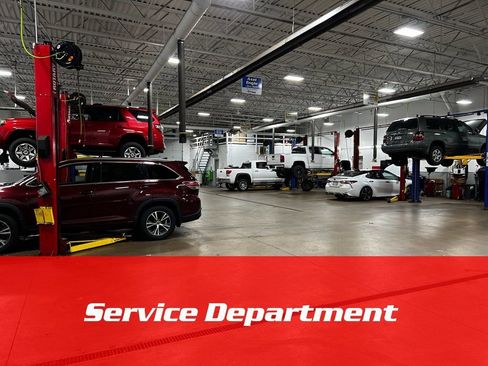 Used 2023 Chrysler Pacifica Limited image 36