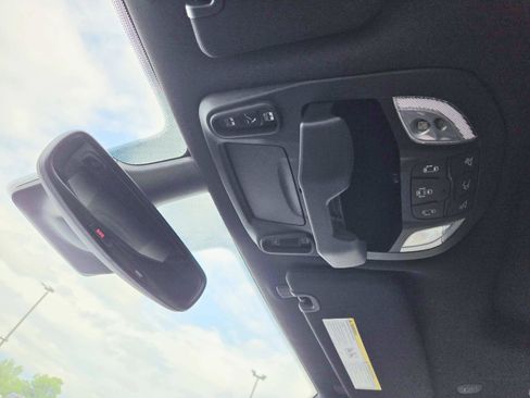Used 2024 Chrysler Pacifica Limited w/ S Appearance Package FWD image 37