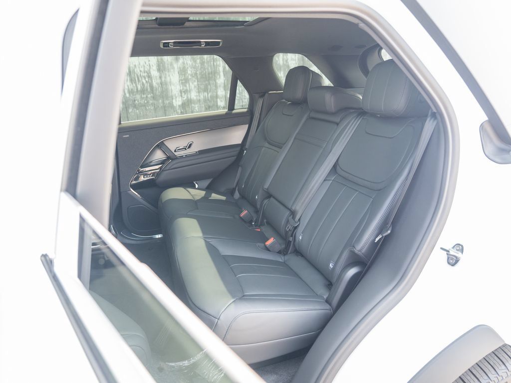New 2026 Land Rover Range Rover Sport SE AWD/4WD image 23