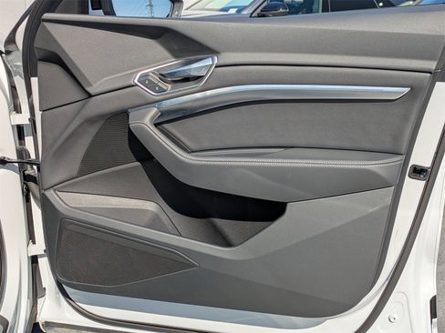 Used 2024 Audi Q8 e-tron Premium image 20