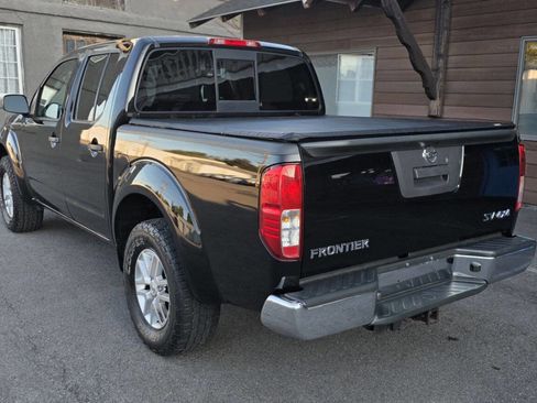Used 2016 Nissan Frontier SV image 4