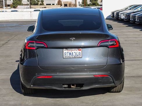 Used 2021 Tesla Model Y Long Range image 8