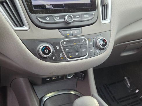 Used 2022 Chevrolet Malibu LT image 23