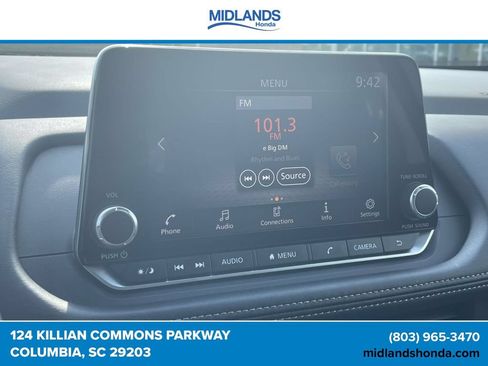 Used 2025 Nissan Rogue S AWD/4WD image 24