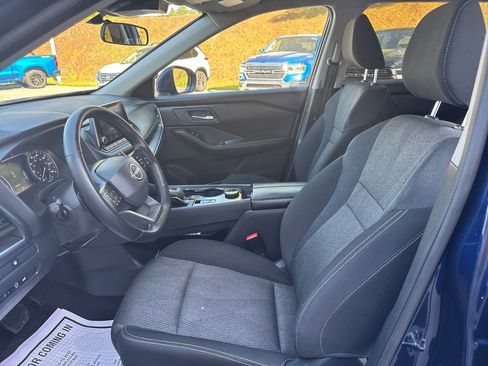Used 2025 Nissan Rogue SV AWD/4WD image 18