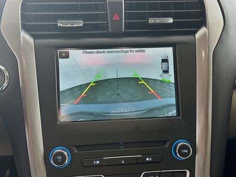 Used 2018 Ford Fusion SE w/ Fusion SE Technology Package FWD image 22