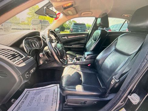 Used 2019 Chrysler 300 Limited RWD image 17