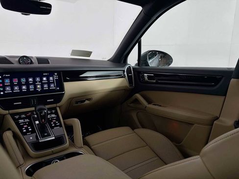 Used 2023 Porsche Cayenne image 50
