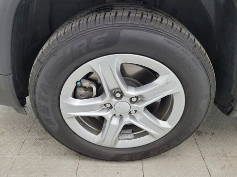 Used 2024 Jeep Compass Latitude image 31