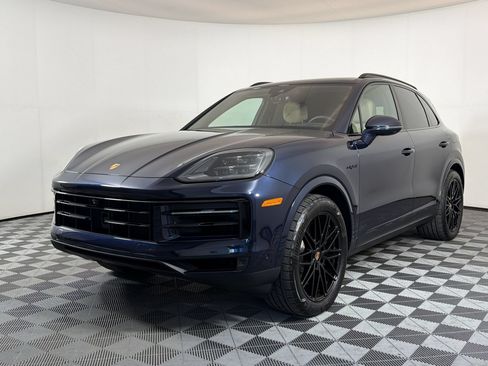 Certified 2026 Porsche Cayenne Coupe AWD/4WD image 1