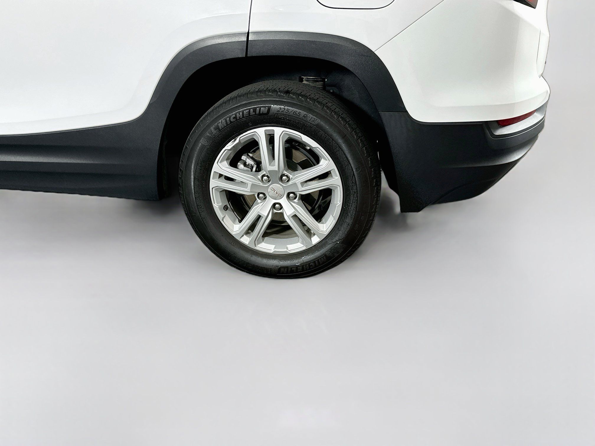 Used 2024 GMC Terrain SLE FWD image 11