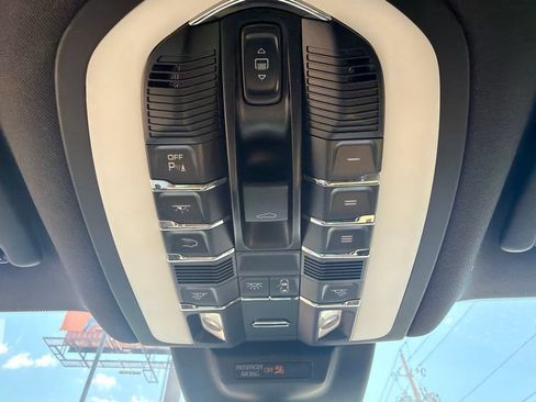 Used 2021 Porsche Macan AWD/4WD image 28