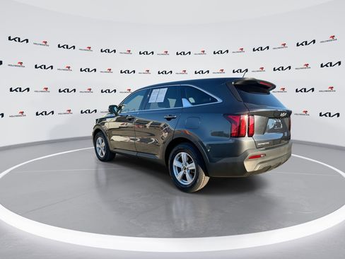 Used 2023 Kia Sorento LX image 6