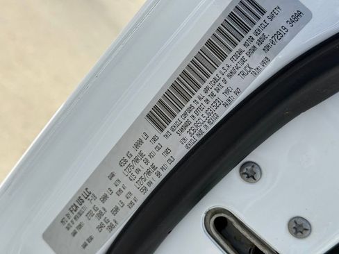 Used 2018 RAM 2500 Tradesman w/ Chrome Appearance Group image 12