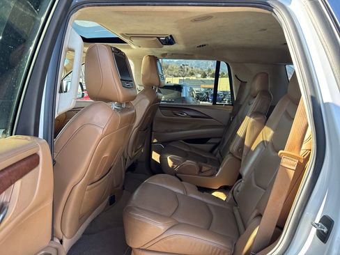Used 2016 Cadillac Escalade Platinum image 35