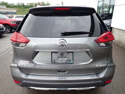 Used 2018 Nissan Rogue SV AWD/4WD image 3