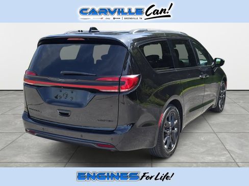 Used 2025 Chrysler Pacifica Limited FWD image 4